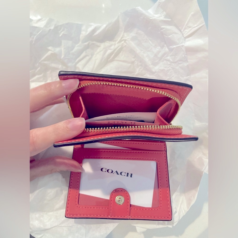 Coach Peanuts Lucy Pink Snap Wallet - Picture 3 of 3
